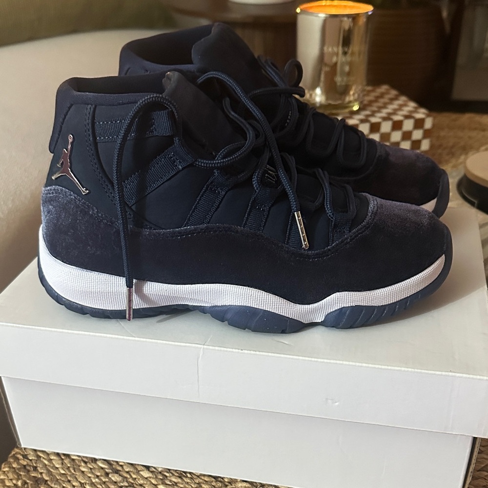 Jordan Men's Navy and White High-Top Sneakers